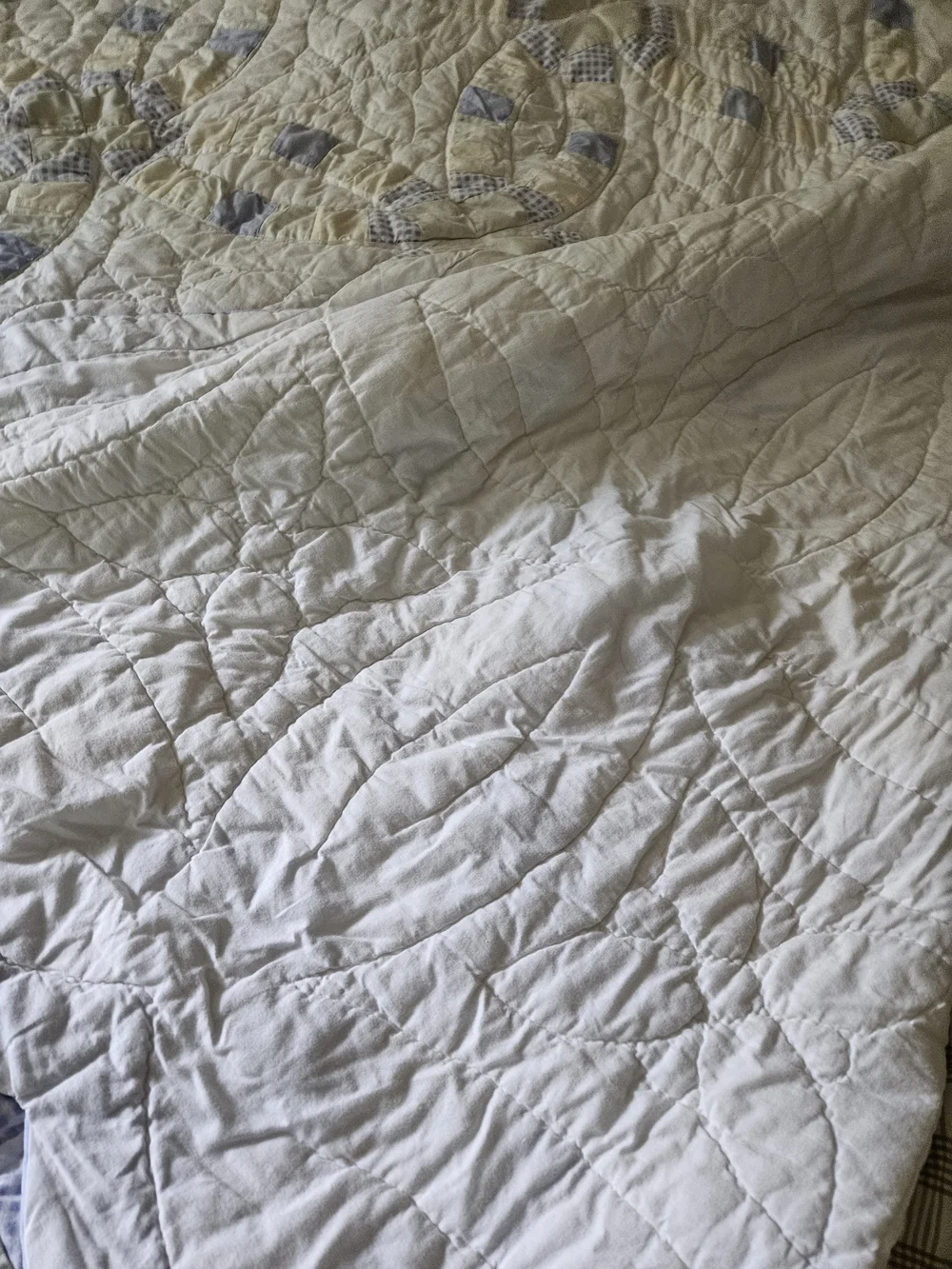 Light Blue and Cream Quilted Bedspread - Classic Wedding Ring Pattern